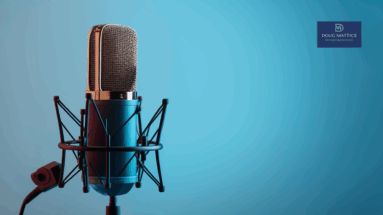 Photograph of a microphone used for podcasting