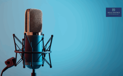 Photograph of a microphone used for podcasting